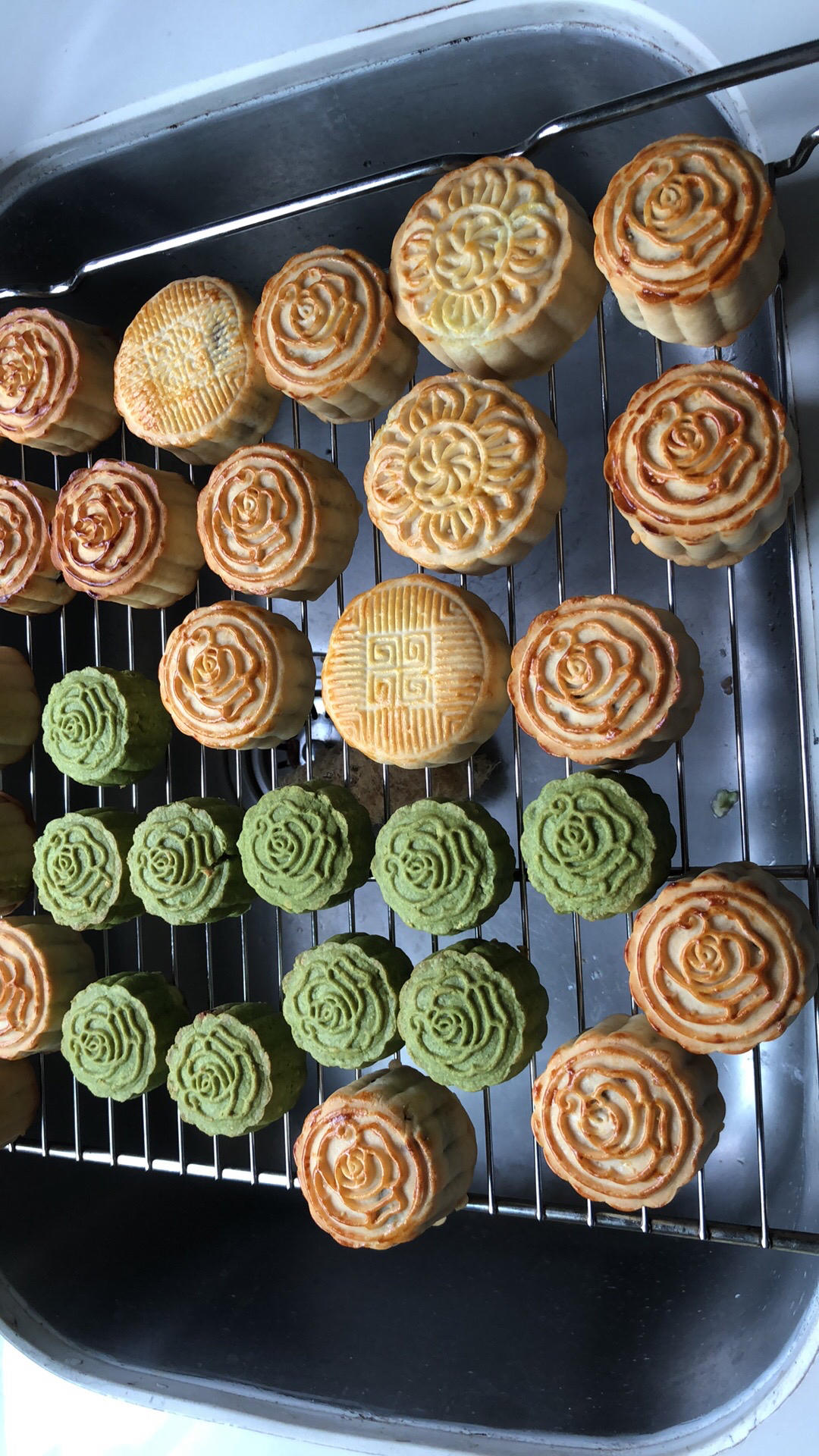 广式月饼(莲蓉/香芋/奶黄/黑芝麻馅/50克  ，回油快、不裂口)