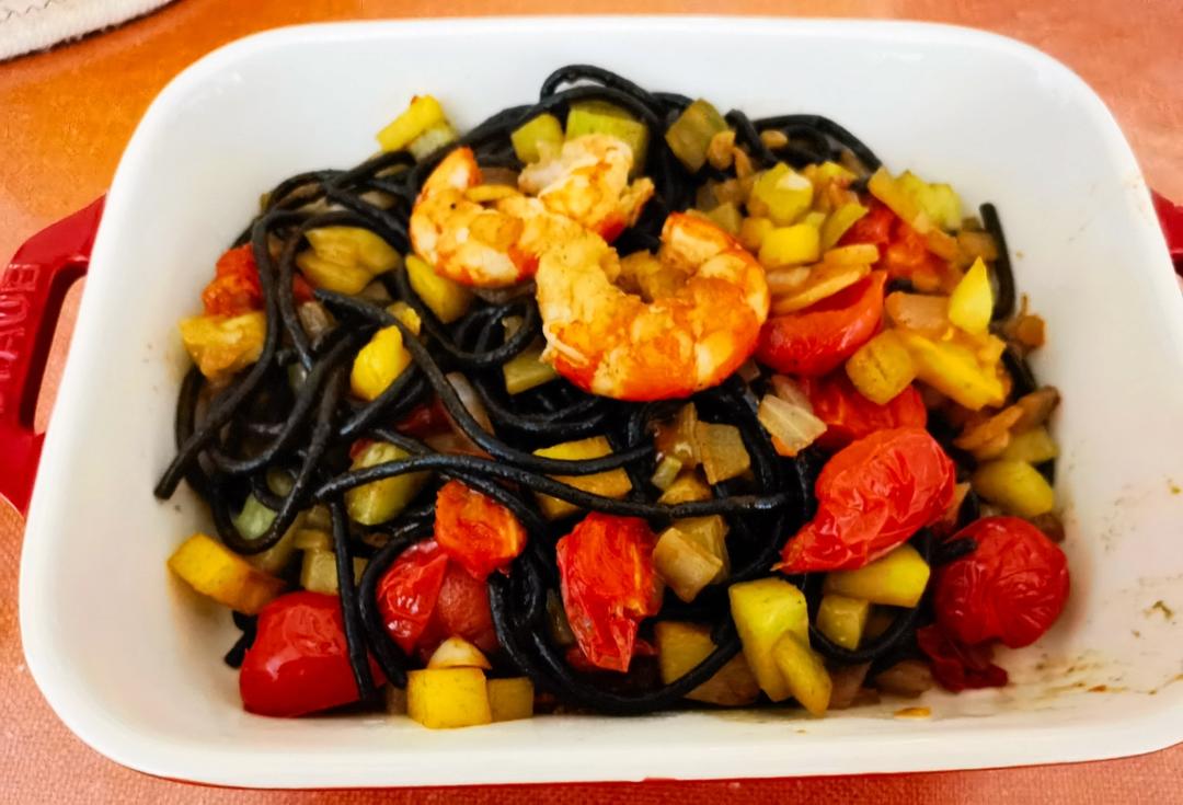 海鲜墨鱼汁面