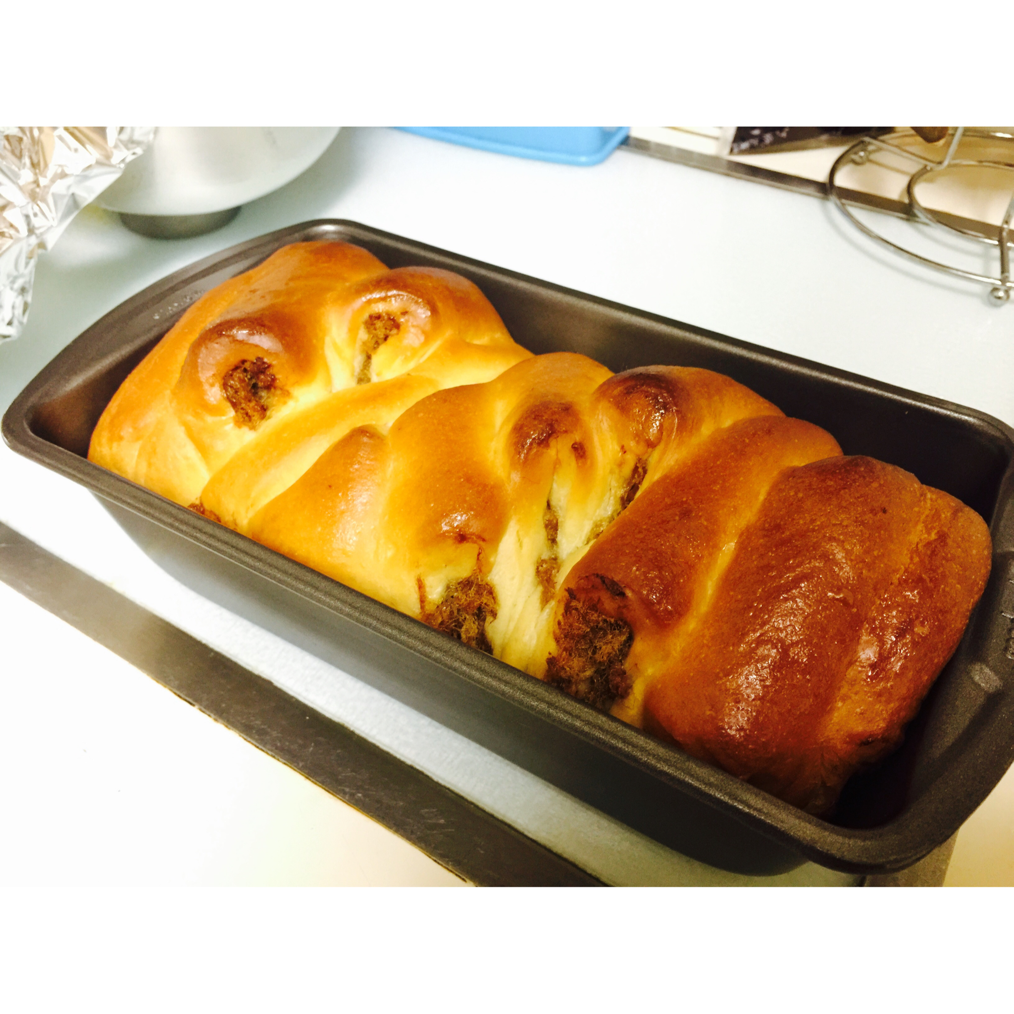 手撕千层肉松面包
