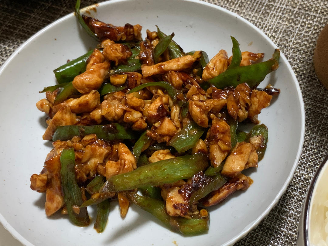巨好吃的青椒炒鸡胸肉丝，超下饭