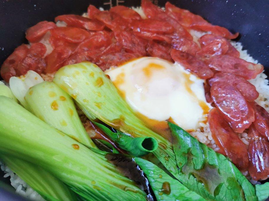 广式腊味煲仔饭