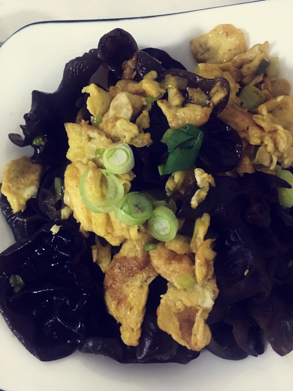 木耳炒鸡蛋