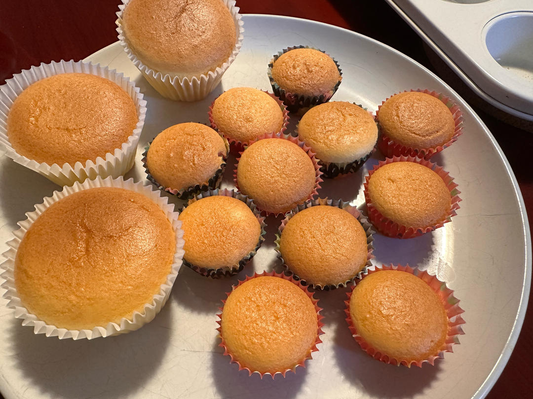 被小朋友疯狂喜爱的超简单奶酪杯子蛋糕~