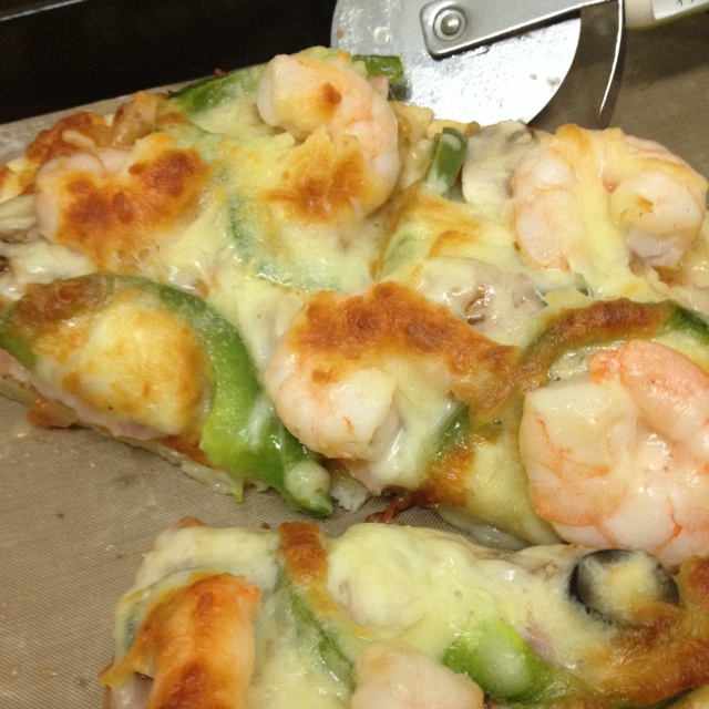 厚底鲜虾培根披萨