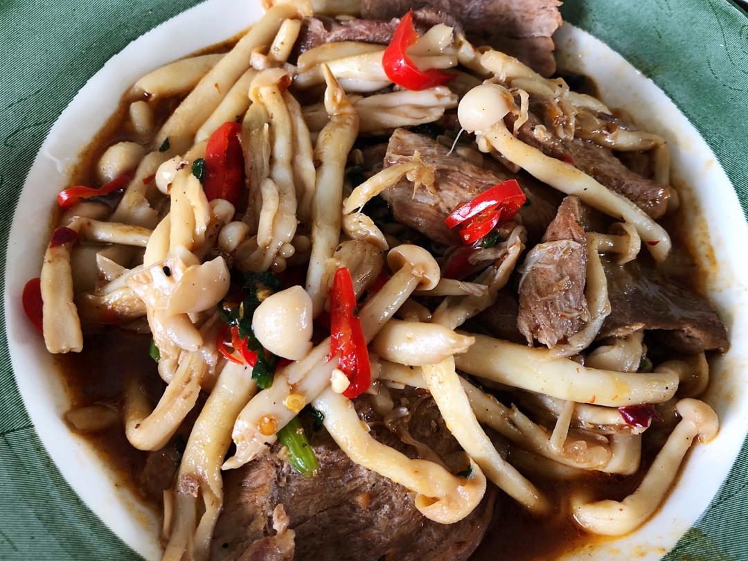 蚝汁海鲜菇炒牛柳