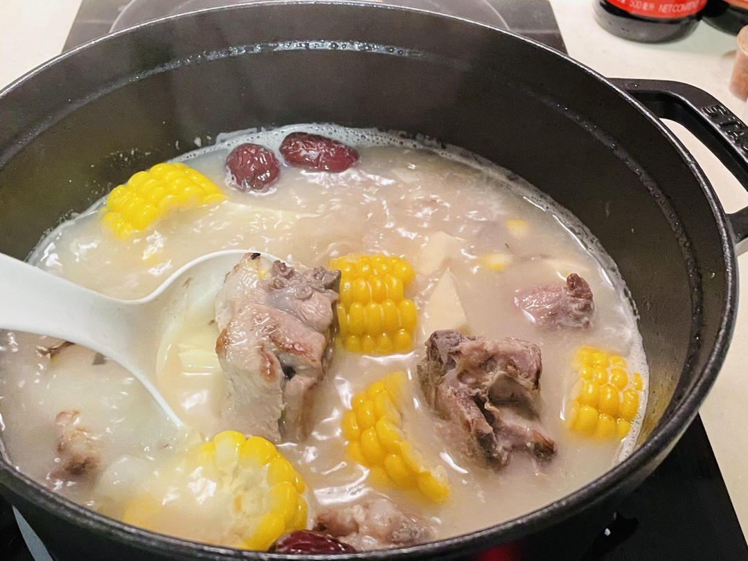 连吃三碗的玉米山药排骨汤