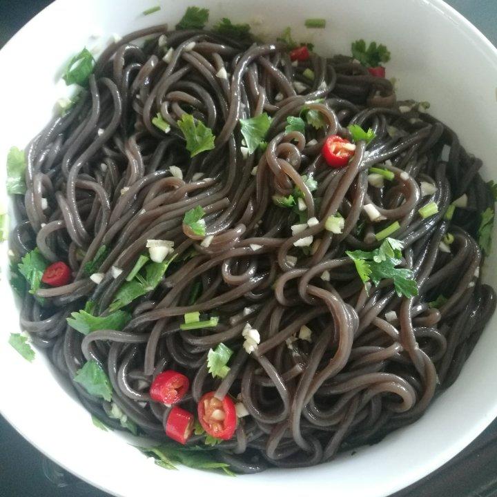 凉拌蕨根粉