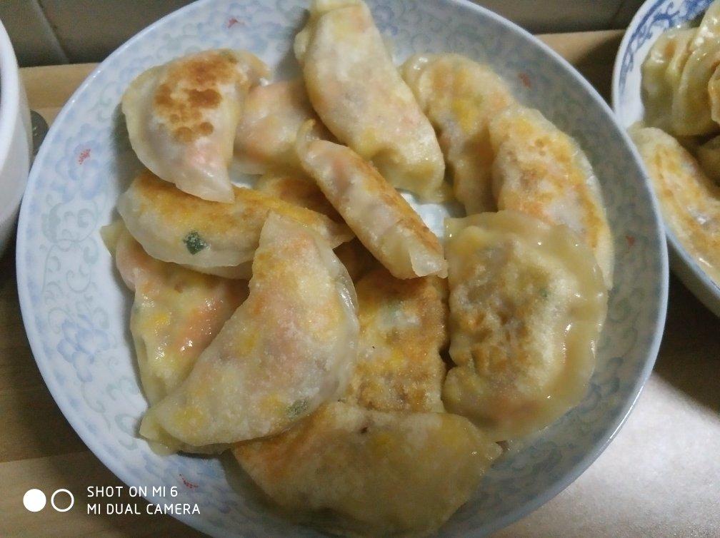 胡萝卜玉米粒猪肉馅饺子