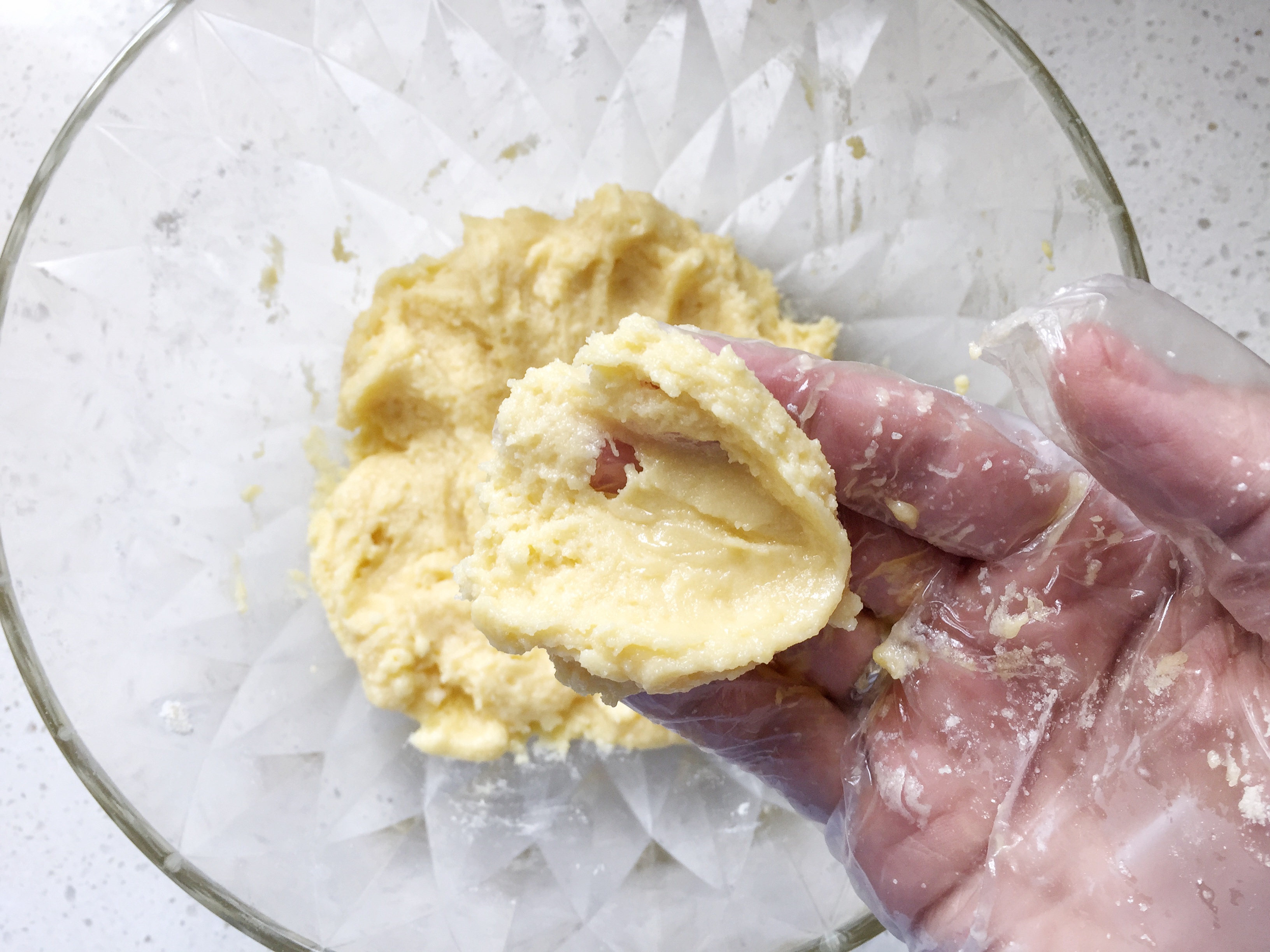 💘网红💘大白兔奶冻蛋糕卷（爆好吃的奶酱、奶酥和奶冻有详解）的做法 步骤6