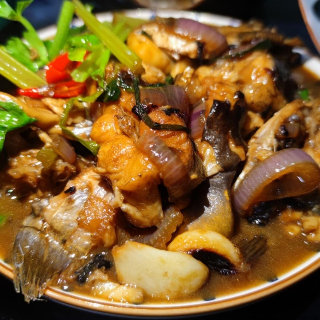 蒜香焗鮰鱼，上桌秒抢完