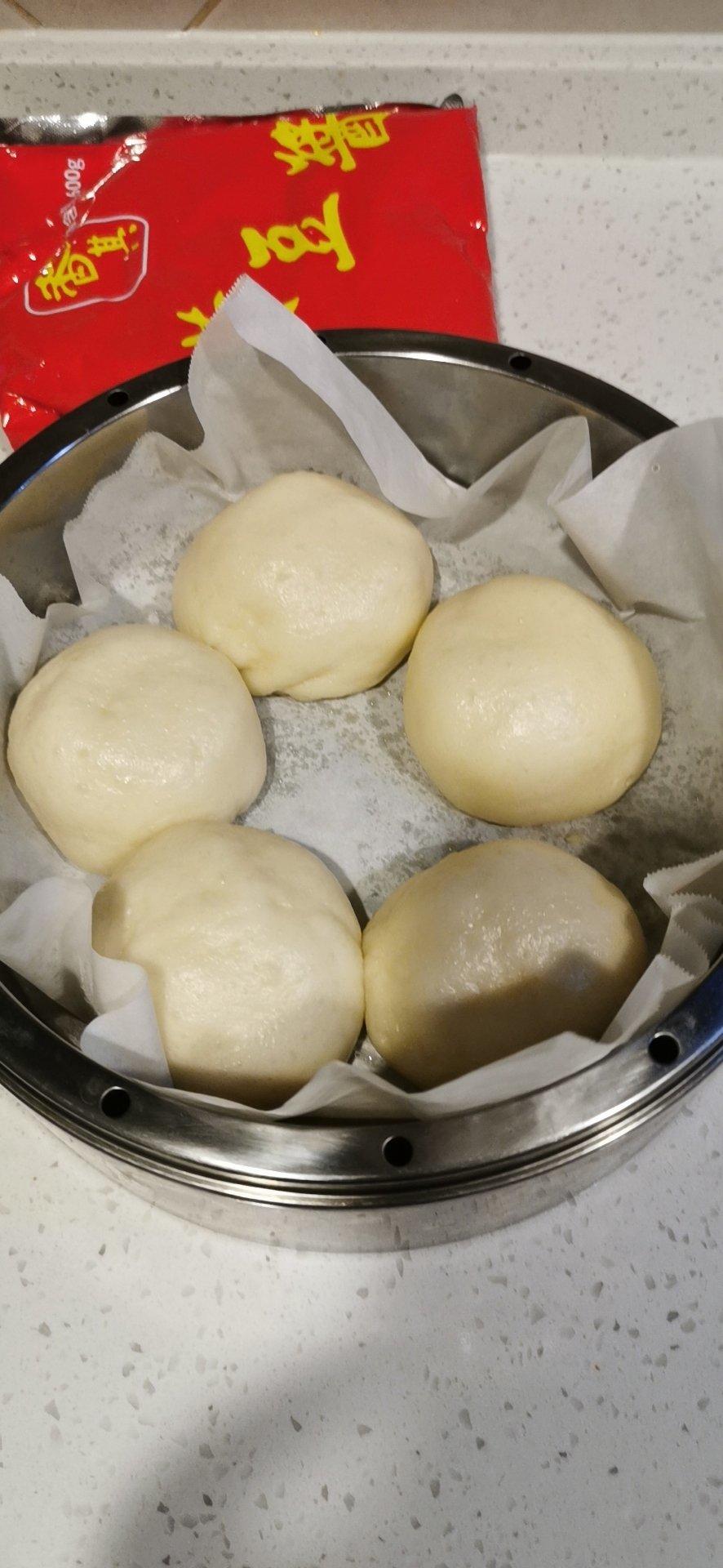 松软香甜的奶黄包，很快就可以搞定。