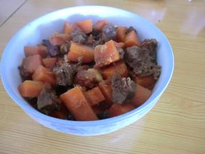 胡萝卜炖牛肉的做法 步骤4
