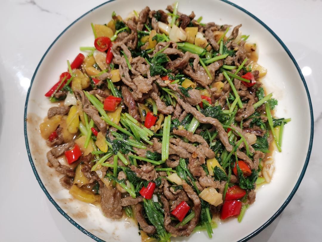 小炒黄牛肉，肉嫩味香！太好吃了简直是米饭杀手！