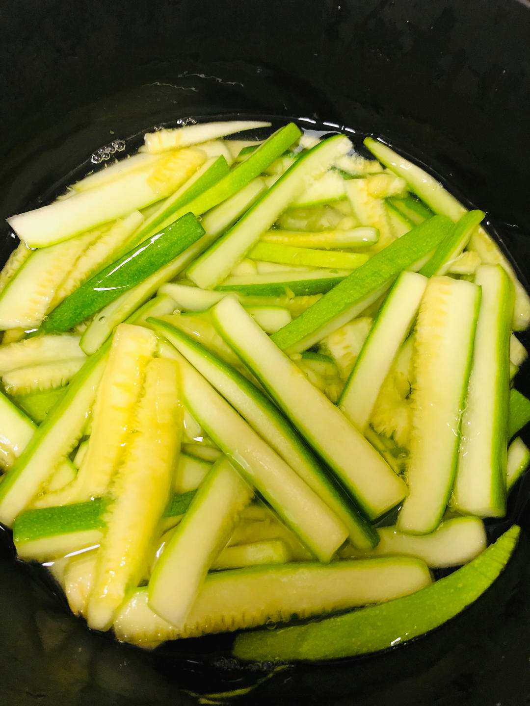 纯素美食|干锅西葫芦条的做法 步骤8
