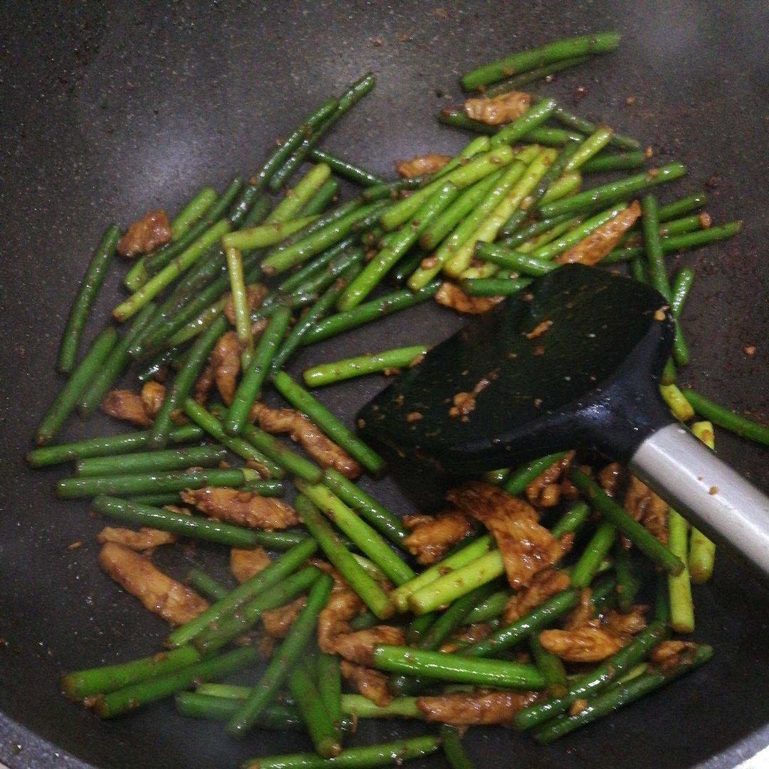 蒜苗炒肉丝