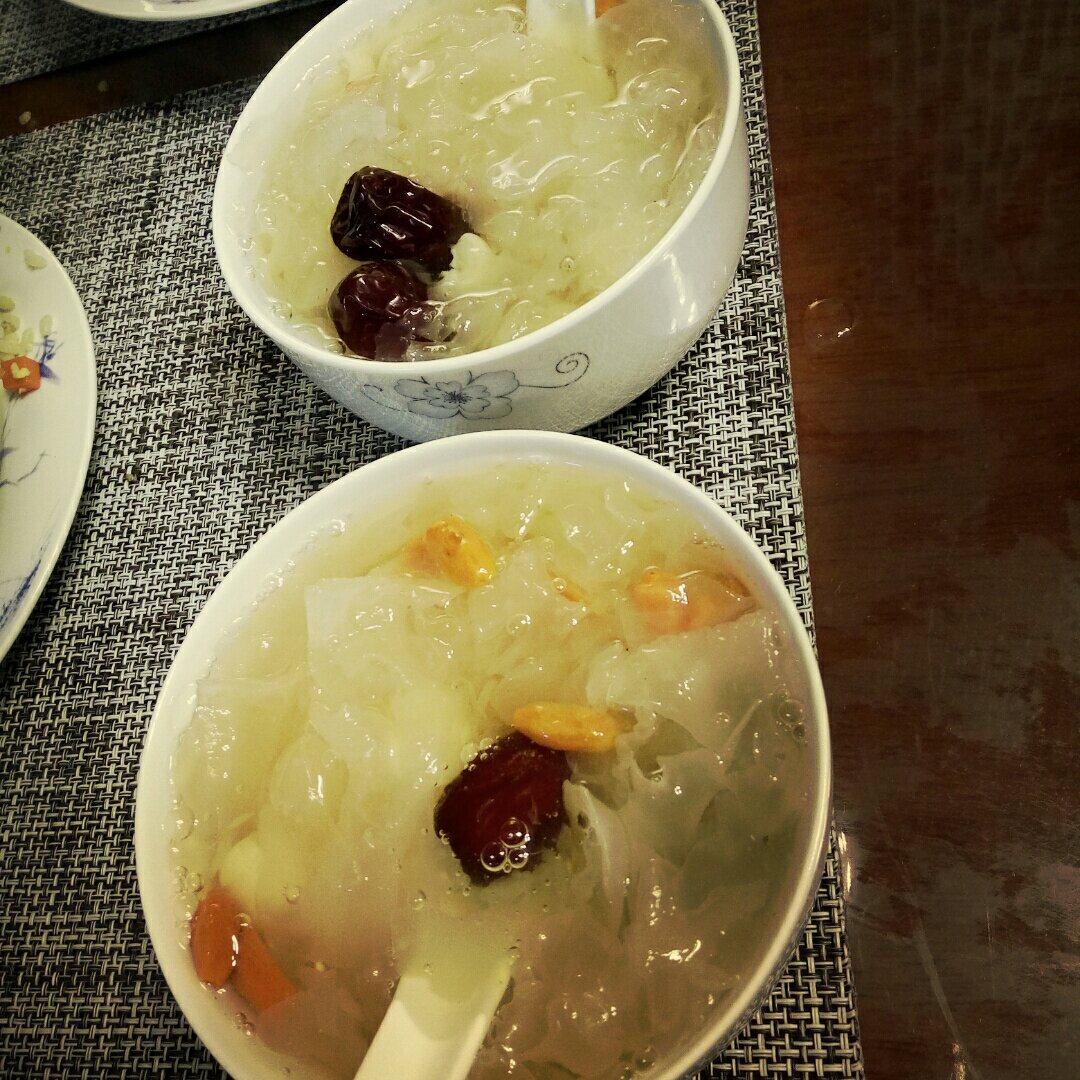 美丽尤物--银耳红枣羹