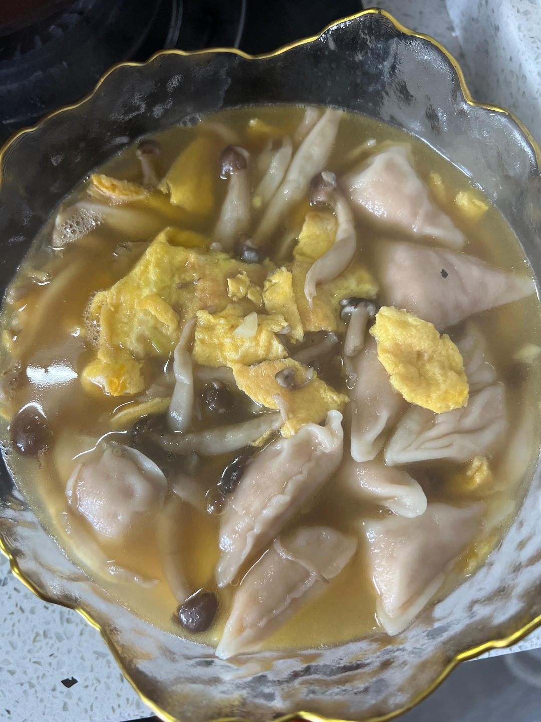 海鲜菇豆腐汤，超简单，晚上喝一碗暖暖的🍲