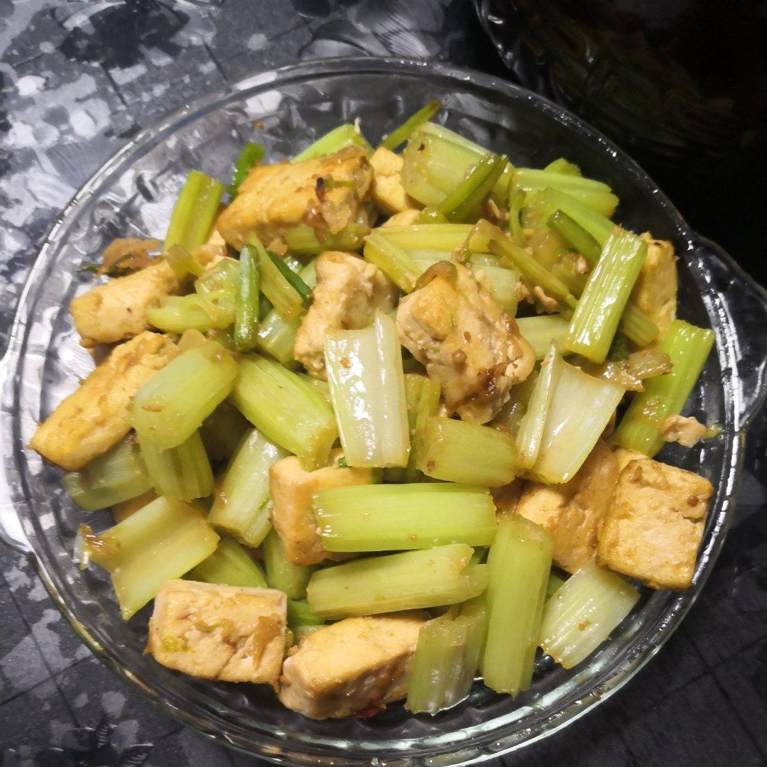 芹菜炒豆腐