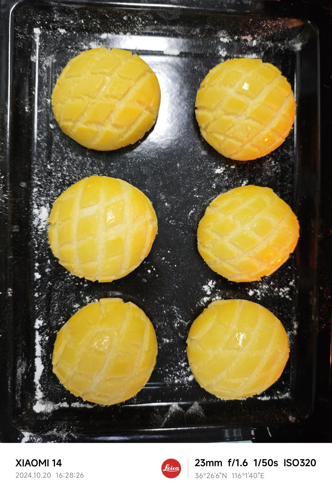 好吃到炸裂的港式菠萝包（附带制作酥皮的小视频）