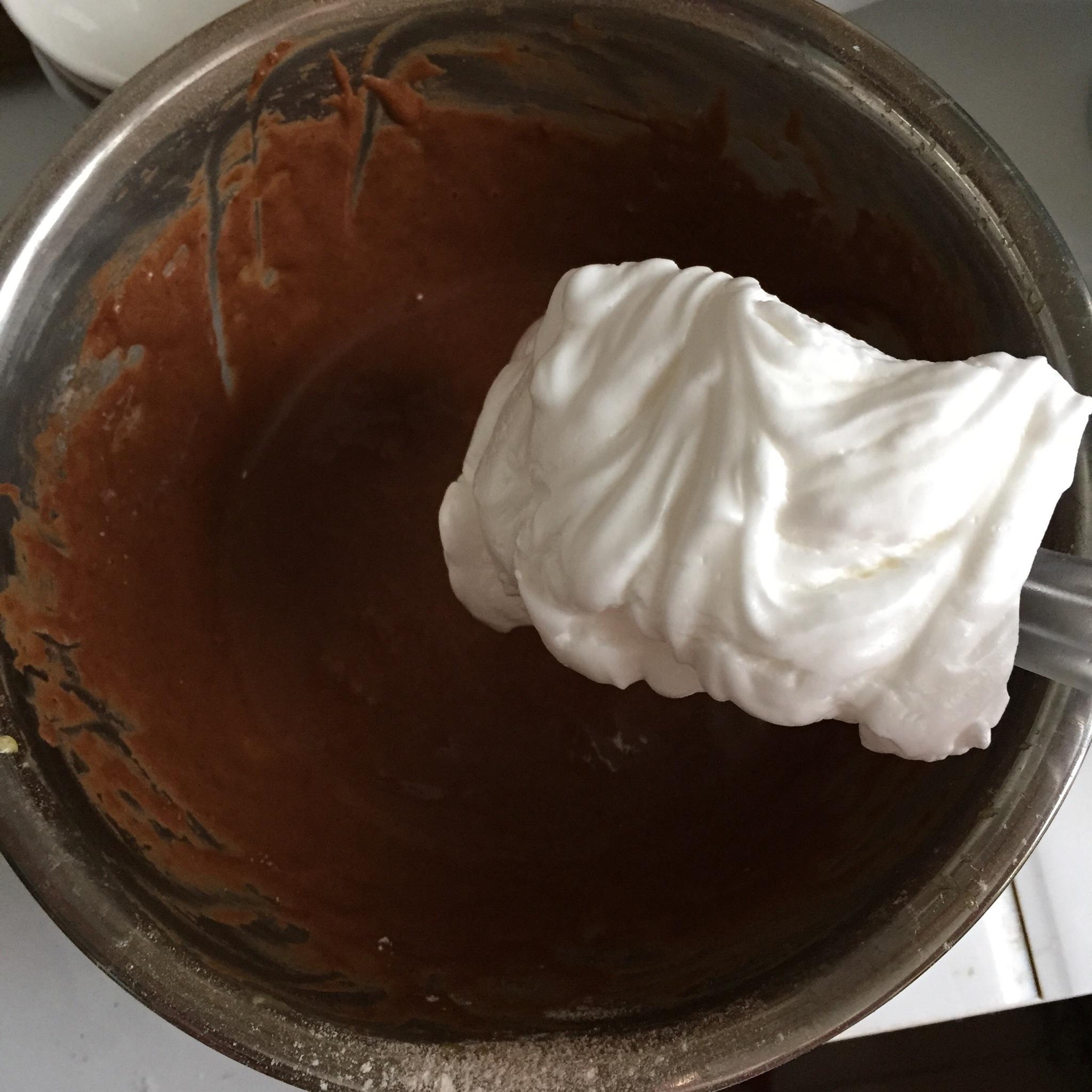 奶油奶酪巧克力纸杯蛋糕的做法 步骤9