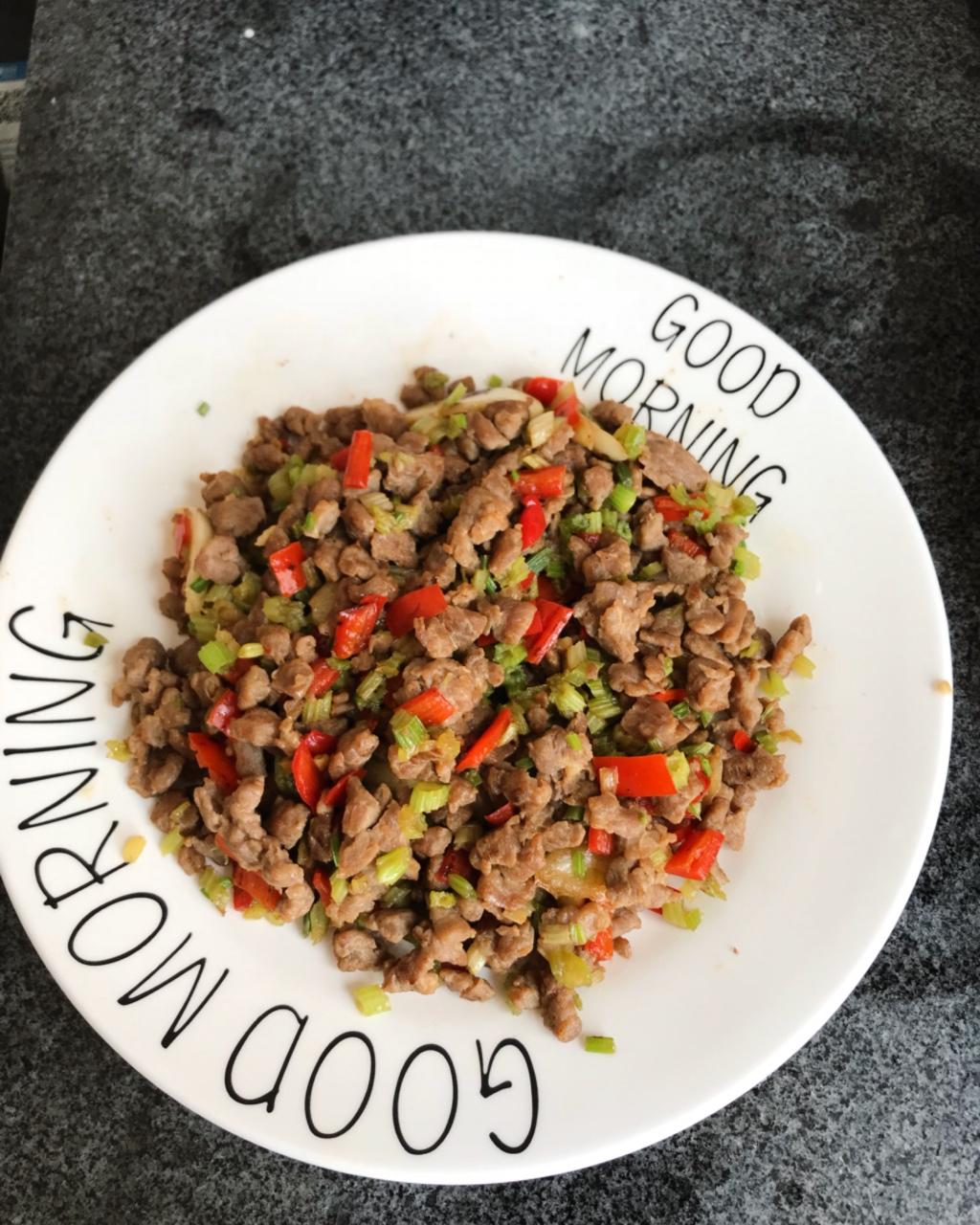 healer乐见深做的芹菜牛肉末下饭神器