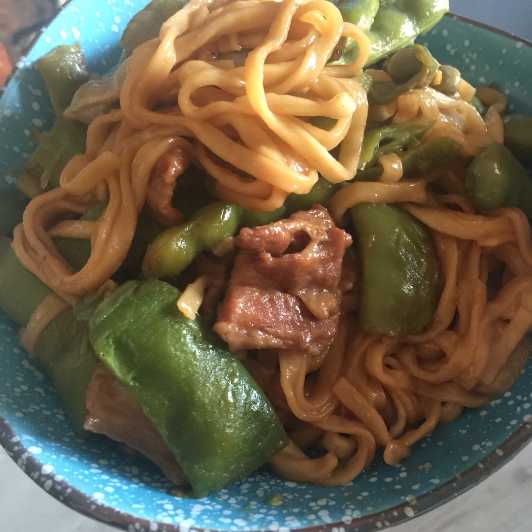 最适合夏天的一锅出--酱香豆角焖面
