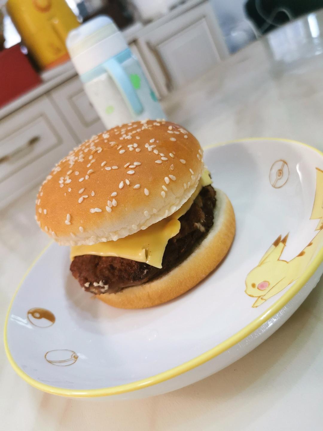牛肉汉堡 煎出香嫩多汁的牛肉饼