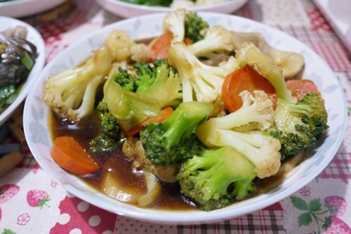 耗油杏鲍菇双花菜的做法