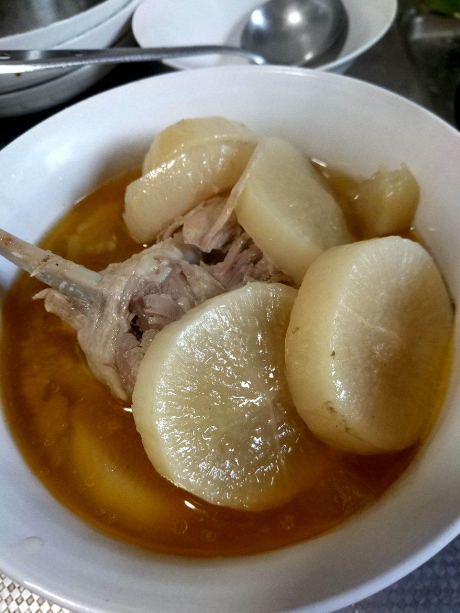 鸭腿萝卜汤