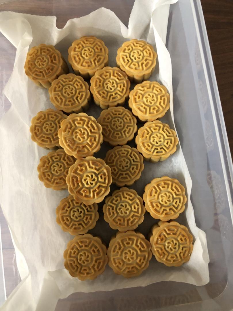 广式豆沙蛋黄月饼（步骤超详细，新手适用）