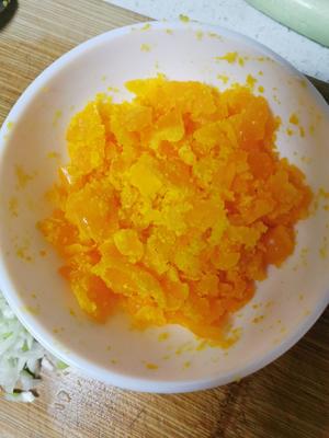 咸蛋黄炒蚕豆-春夏之交的专属味道的做法 步骤4