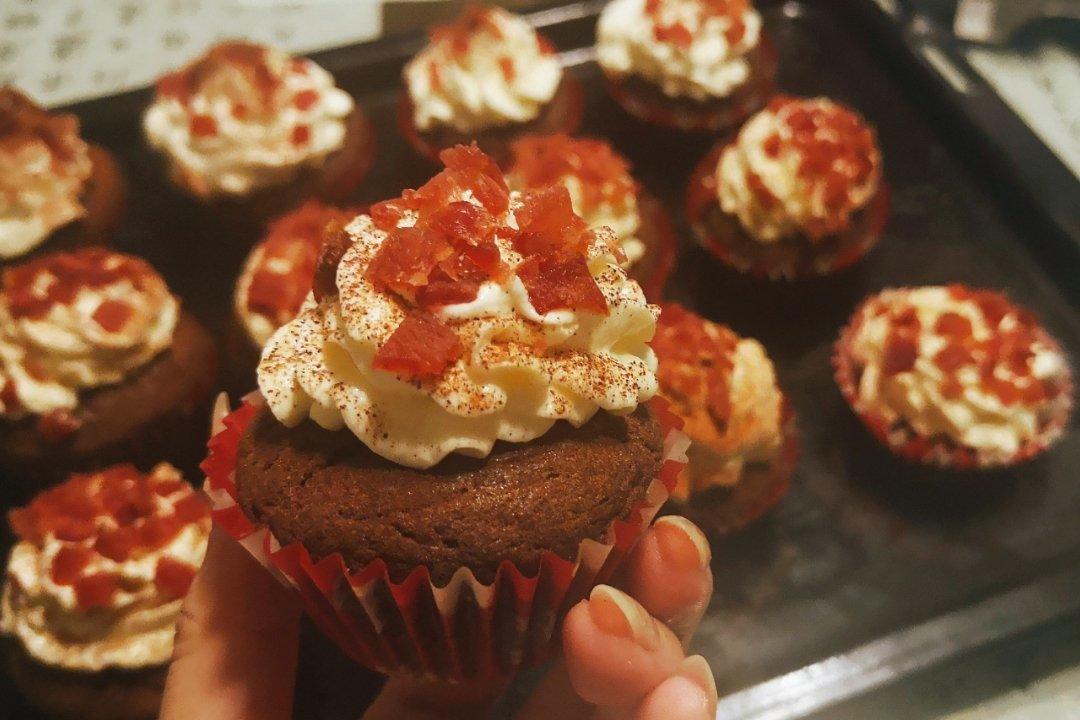 Beer-batter maple bacon spring break cupcake混酒枫糖培根春假纸杯蛋糕