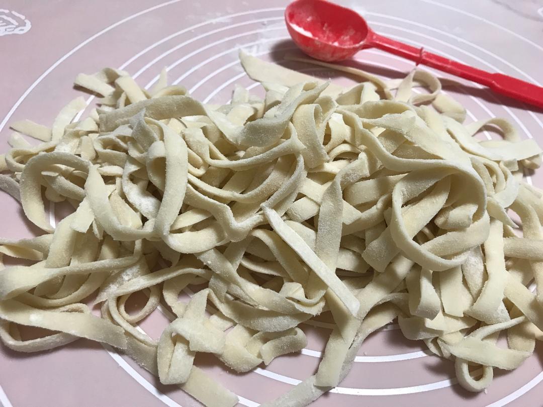 快手纯手工擀面条