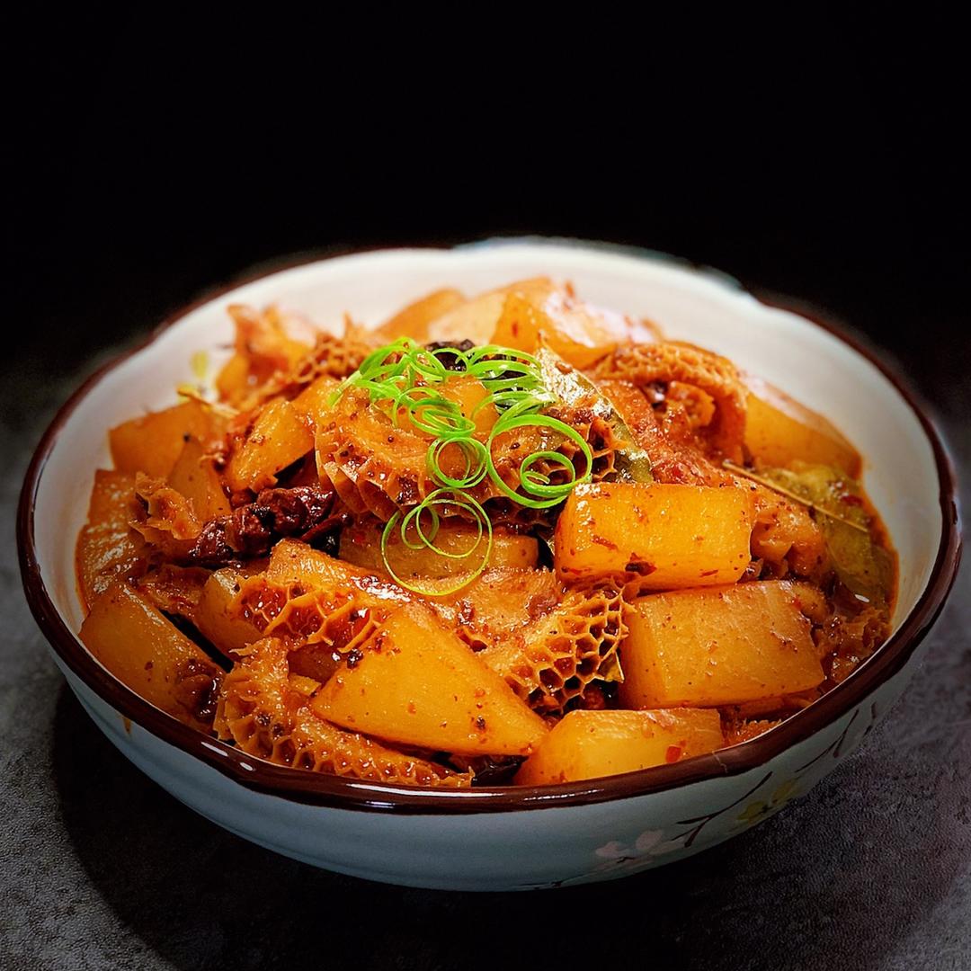 鹏妈在奔跑做的萝卜焖牛肚