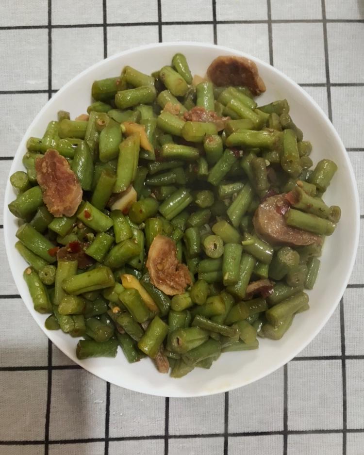 安尘lee做的超下饭的豆瓣酱炒豇豆