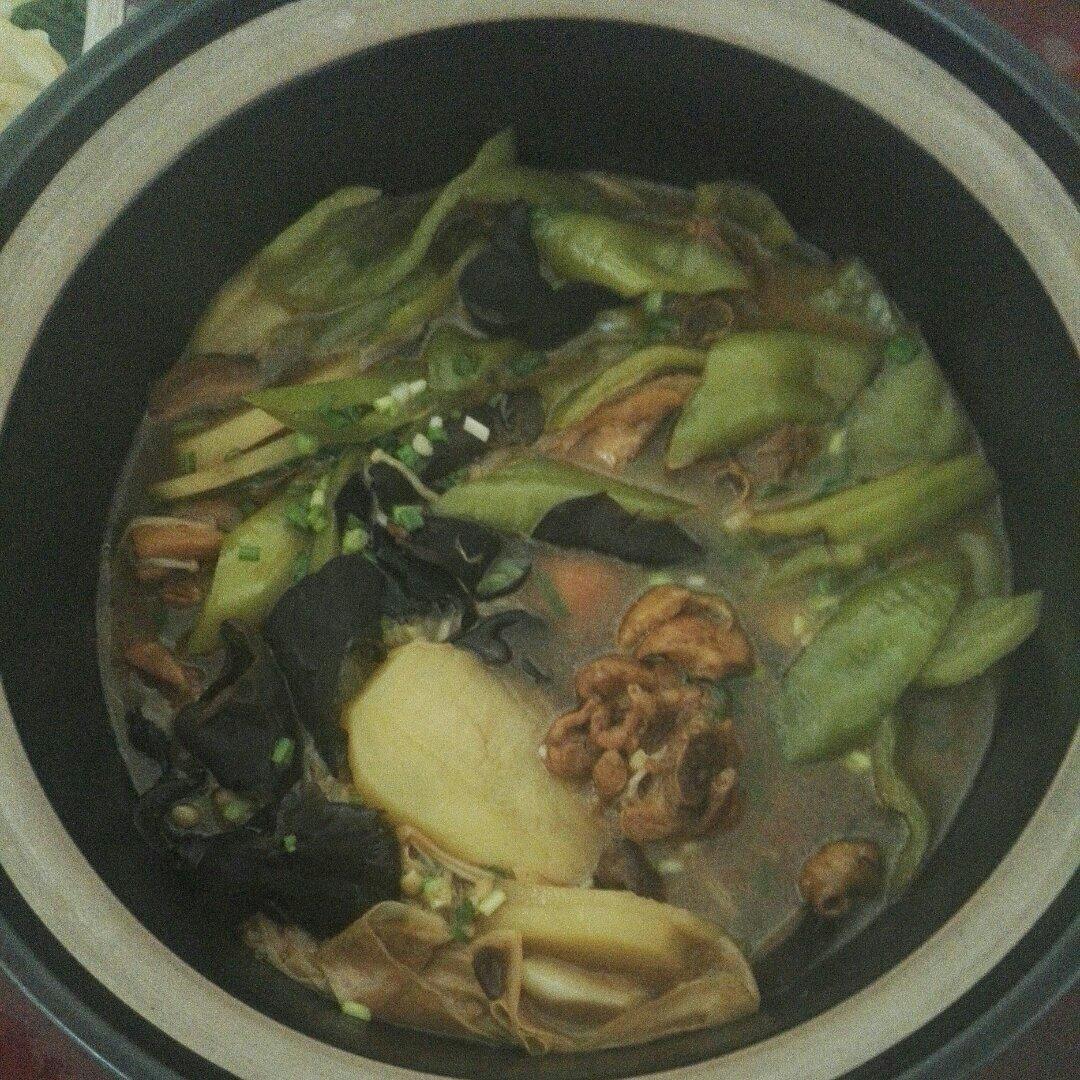 【黄焖鸡米饭】