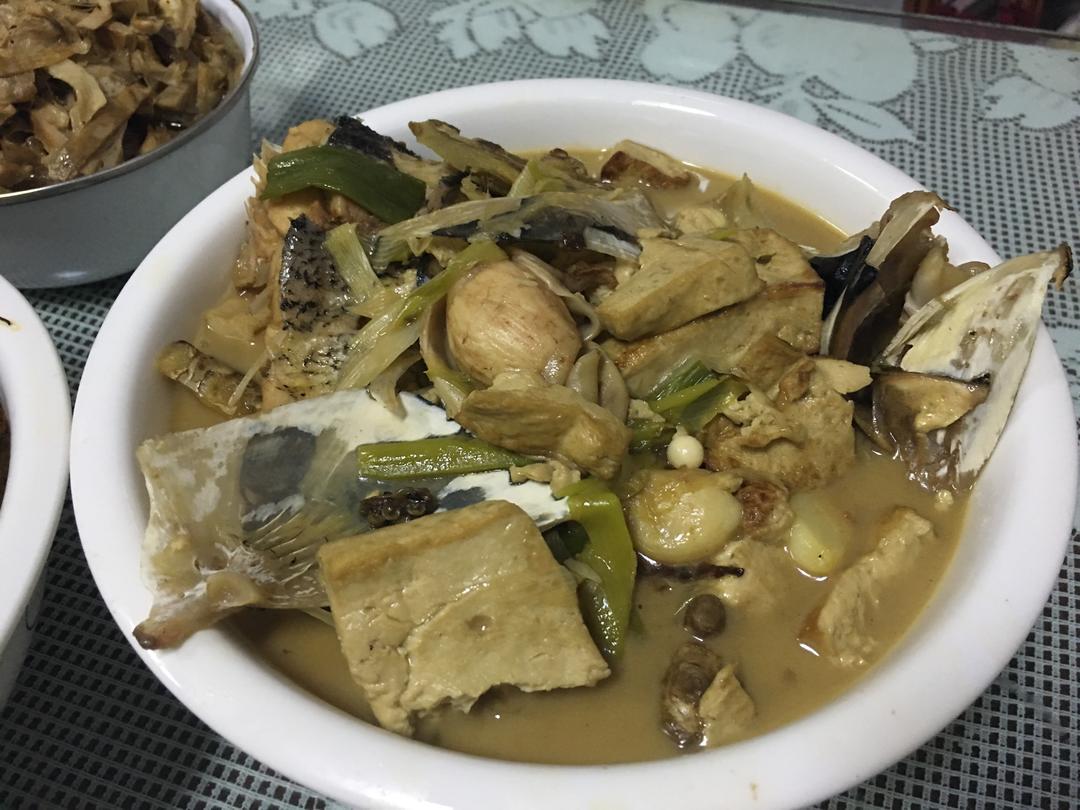 胖头鱼炖豆腐的做法