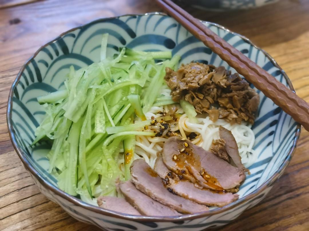 爽口的夏日青瓜凉面