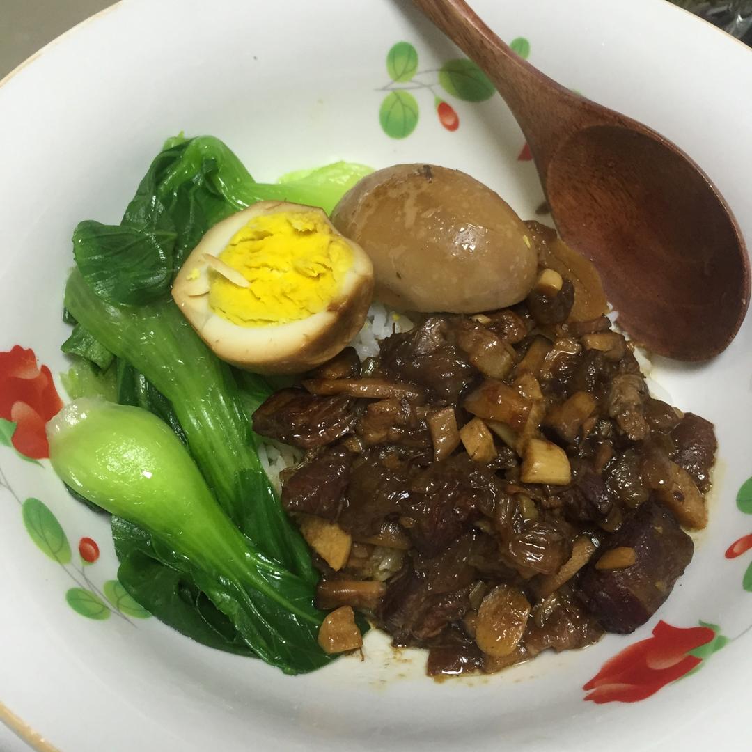 洋葱酥卤肉饭