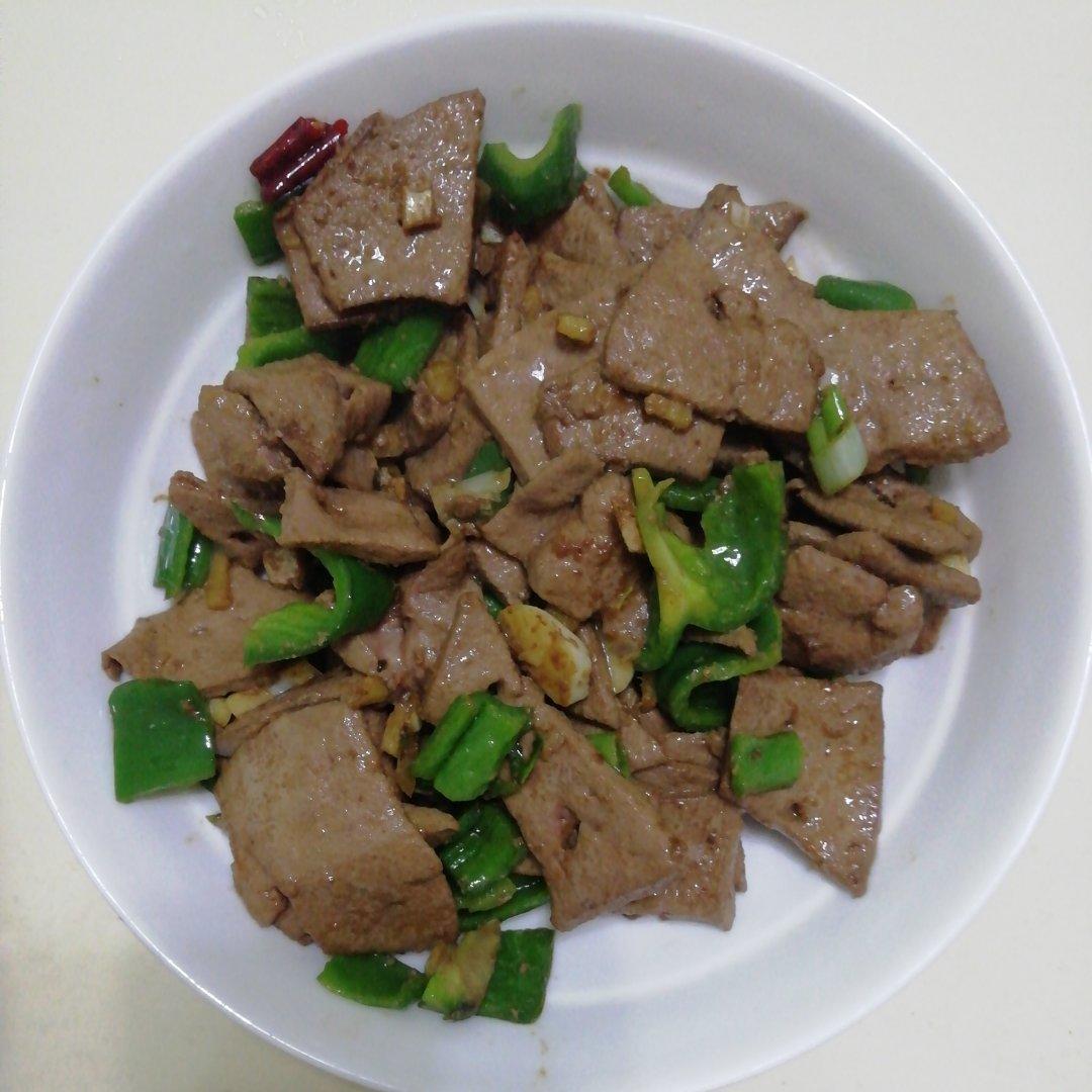 厨师长教你：“小炒猪肝”的家常做法，味道干香很赞，先收藏起来