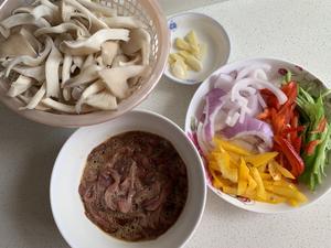 平菇洋葱爆牛肉（下饭菜）的做法 步骤1