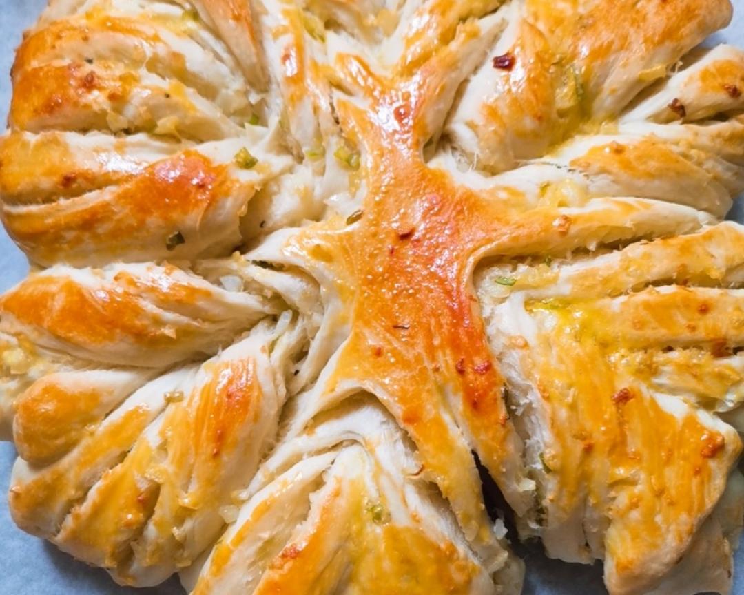 不用揉出模的蒜香大面包