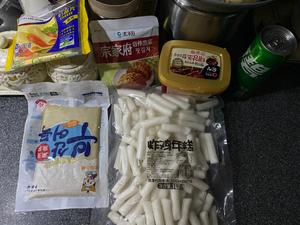 韩式辣白菜炒年糕鱼饼的做法 步骤1