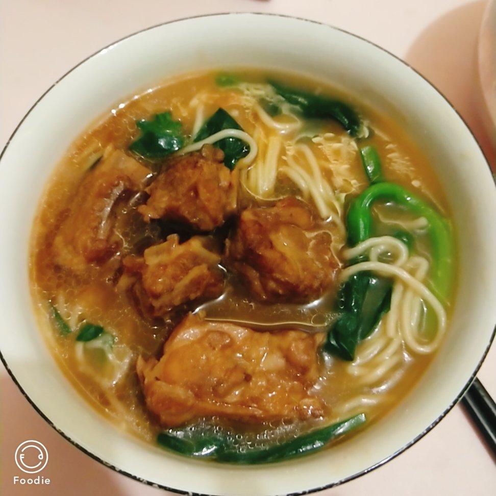 慢火细炖-鲜香浓郁的排骨面