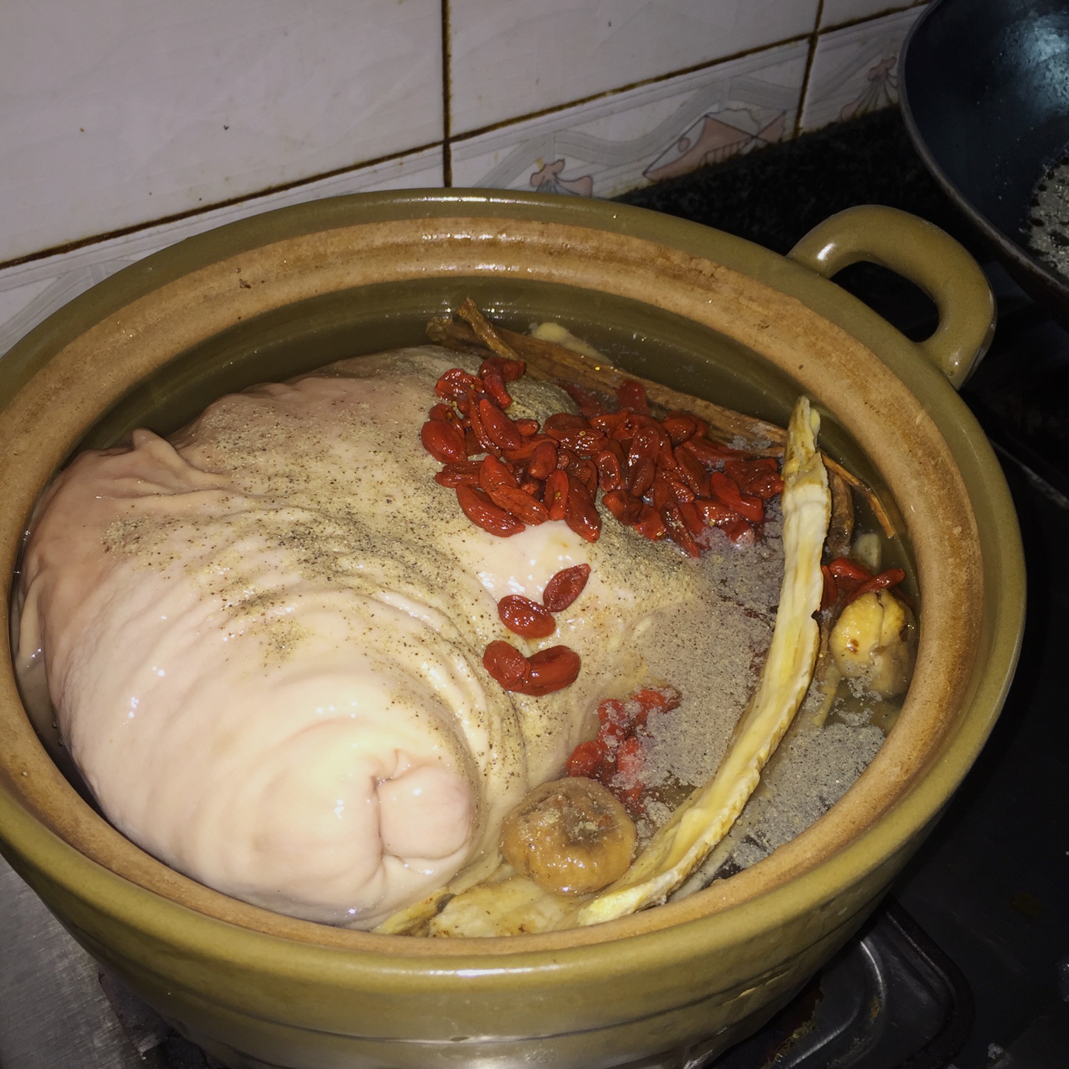 猪肚煲鸡