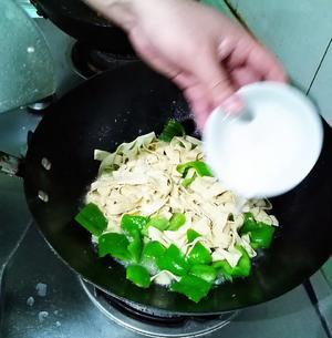 尖椒干豆腐的做法 步骤7