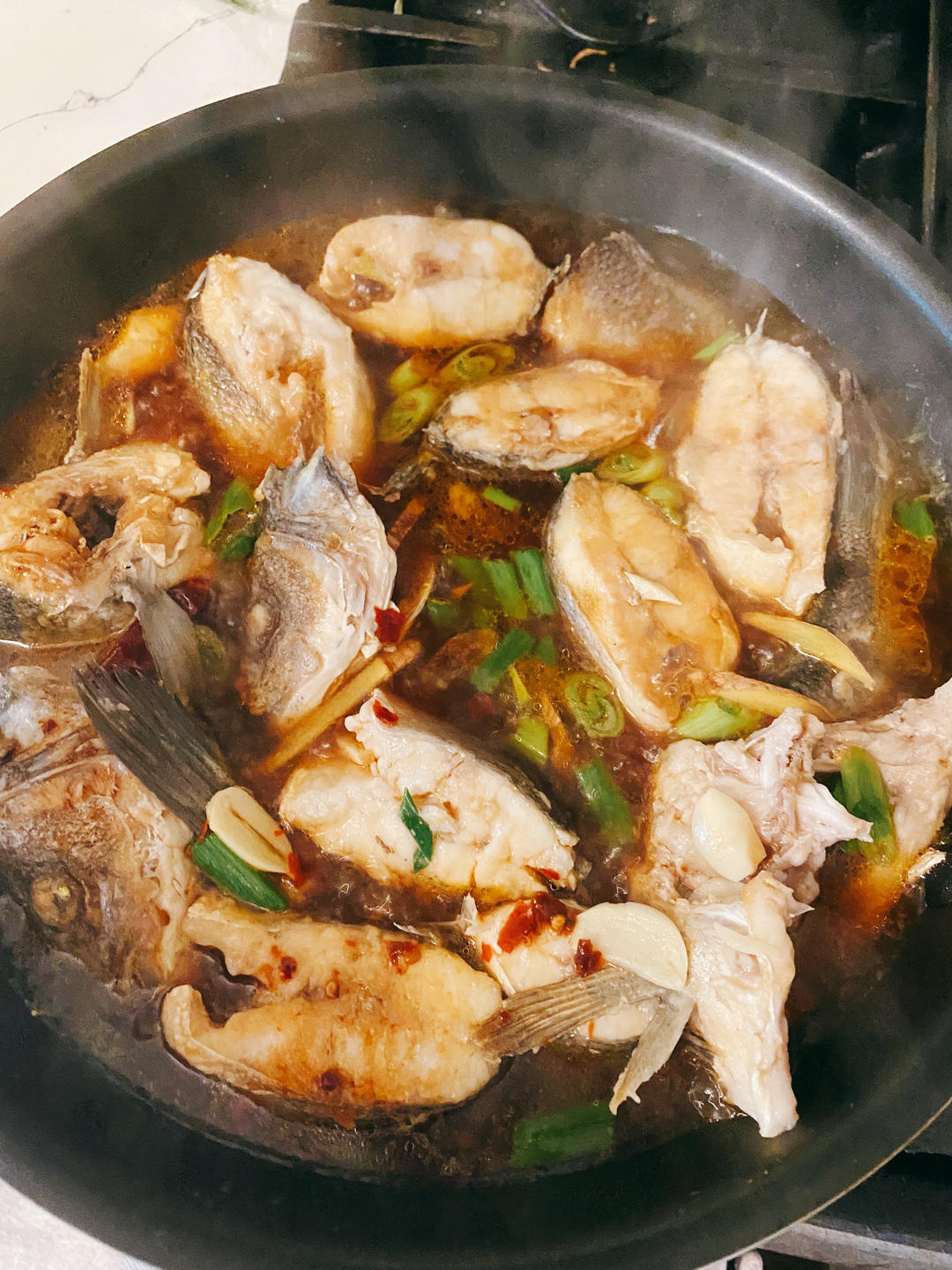 适合孩子吃的下饭菜：酱汁焖鱼