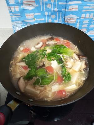 减脂网红汤金针菇豆腐番茄蔬菜汤的做法 步骤4