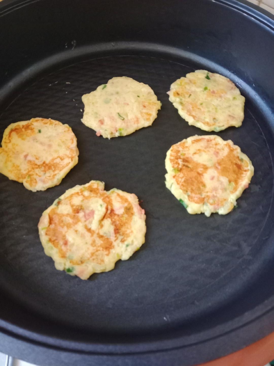 宝宝辅食～针对挑食宝宝的香煎培根土豆饼的做法 步骤6