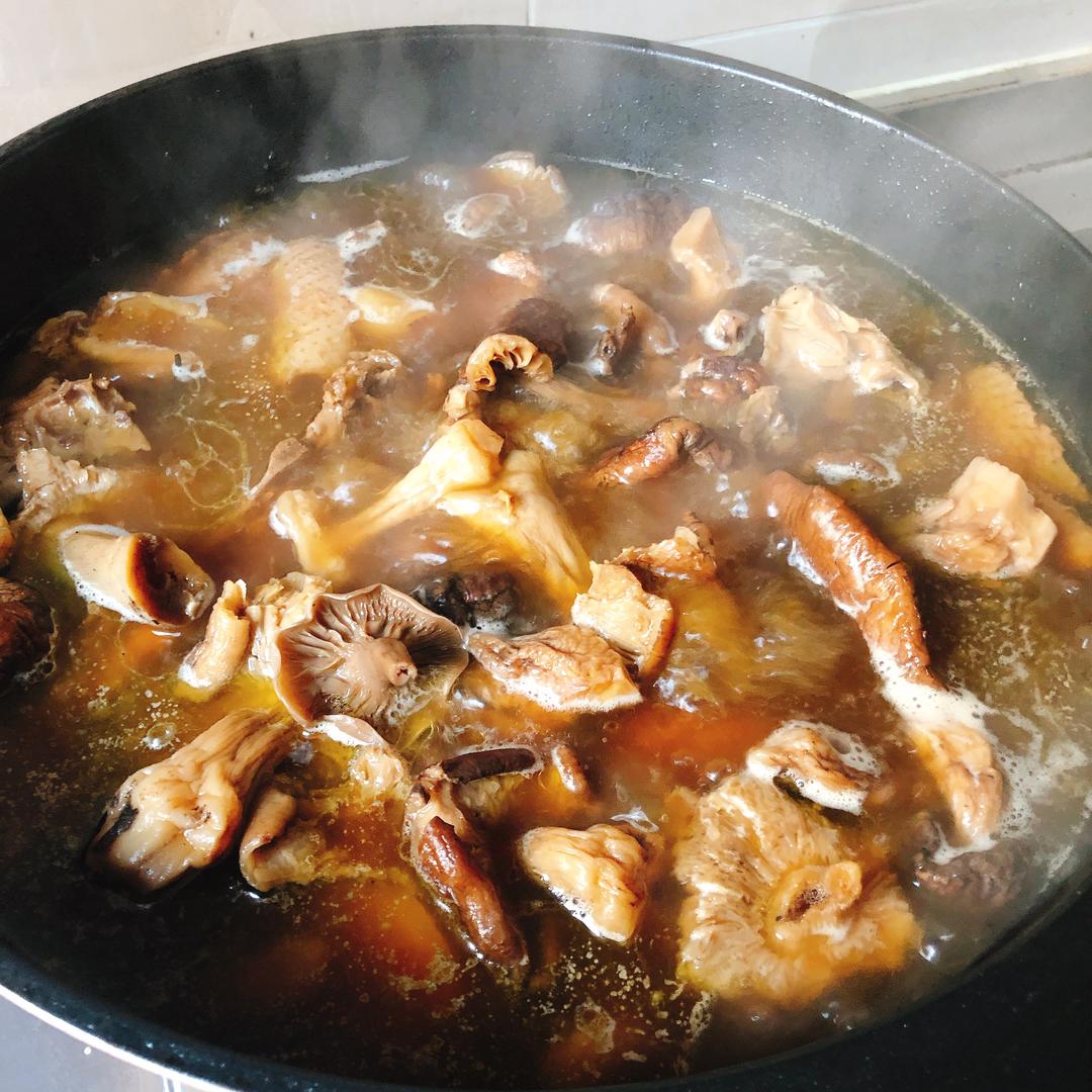 小鸡炖蘑菇的做法